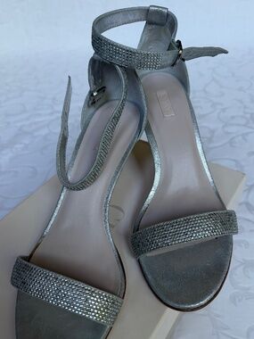 Silver Sandal Heel Sz 9